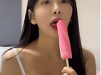 아이스크림 혀놀림 야릇한 섹시 여캠